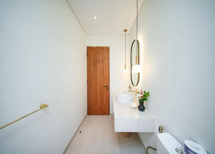 Luxury Living Meets Comfort 3br In ヴィラ