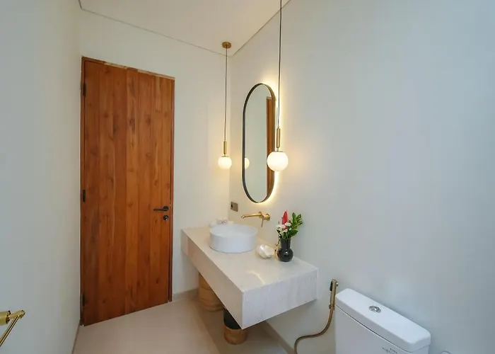 Luxury Living Meets Comfort 3br In 乌鲁瓦图