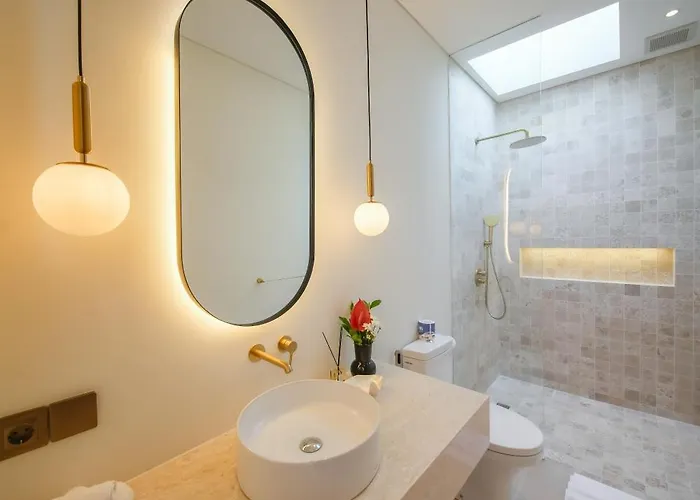 Luxury Living Meets Comfort 3br In 别墅