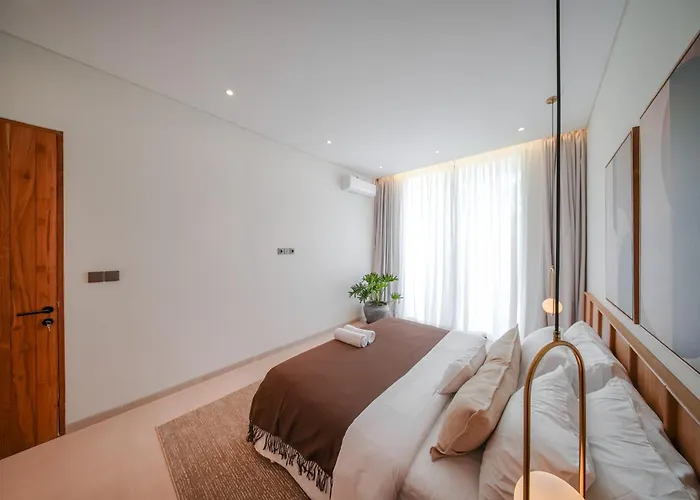 Luxury Living Meets Comfort 3br In 别墅 *