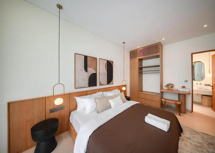 Luxury Living Meets Comfort 3br In 乌鲁瓦图