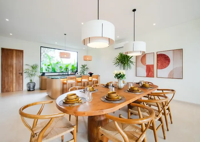 Luxury Living Meets Comfort 3br In 别墅