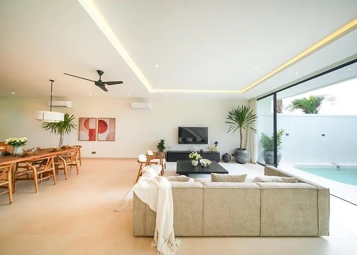 Luxury Living Meets Comfort 3br In 别墅